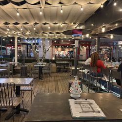 EMC Seafood & Raw Bar - Woodland Hills