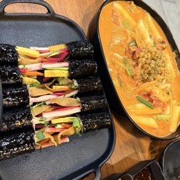 Chan Chan kimbap & Rose rice cake