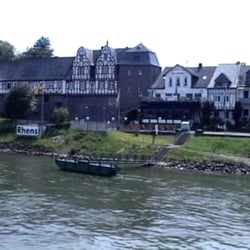 Merkelbach Personen Schiff Fahrt - Landschaft am Ufer.