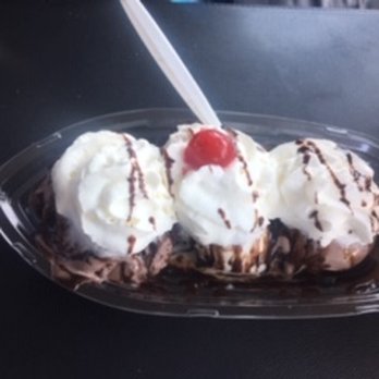 Scoops Homemade Ice Cream Parlor - Brownie sundae. - Ice Cream & Frozen Yogurt Near Me - Kill Devil Hills, North Carolina Scoops Homemade Ice Cream Parlor - Brownie sundae. - Ice Cream & Frozen Yogurt Near Me - Kill Devil Hills, North Carolina