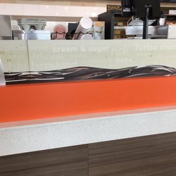 Dunkin' - Front counter