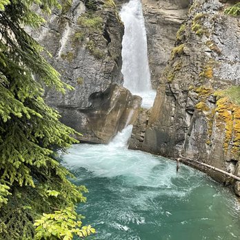 Johnston Canyon & Ink Pots - Lower falls @journeys_with_janice - Hiking Near Me - Banff, Alberta Johnston Canyon & Ink Pots - Lower falls @journeys_with_janice - Hiking Near Me - Banff, Alberta