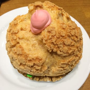 Old Tree Daiwan Bee - Strawberry cream puff! - Taiwanese Near Me - London, XGL