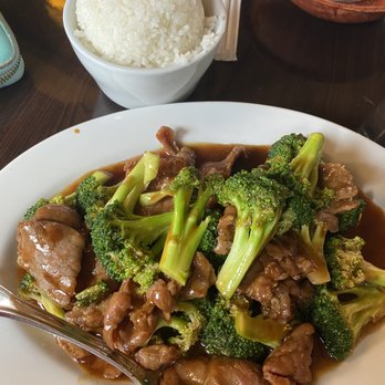 Mandarin - Beef and broccoli - Thai Near Me - Cedar City, Utah