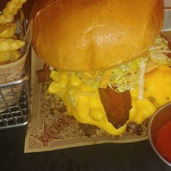 Guy Fieri's Branson Kitchen + Bar - Bacon Mac N Cheese Burger - Bars Near Me - Branson, Missouri