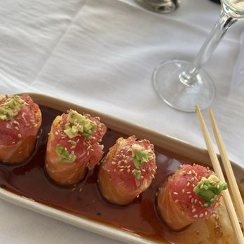 Hudson House - The best roll - Cocktail Bars Near Me - Houston, Texas