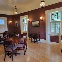 Willful Wine - Interior