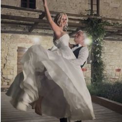 Fred Astaire Dance Studios - A "wow" lift during their first dance.  Picture taken in Italy.