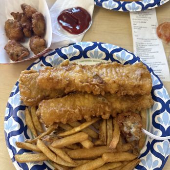Village Inn Fish & Chips - Delcious Fish with Chips and Fried Oysters - Seafood Near Me - Long Beach, California Village Inn Fish & Chips - Delcious Fish with Chips and Fried Oysters - Seafood Near Me - Long Beach, California