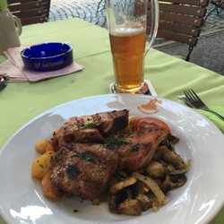 Kartoffelhaus Nr.1 - Die Grillplatte und ein Kellerbier vom Fass.