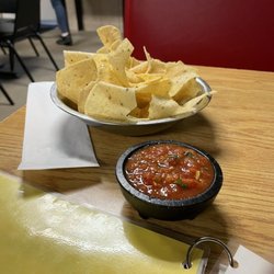 Madres Cocina - Chip and salsa