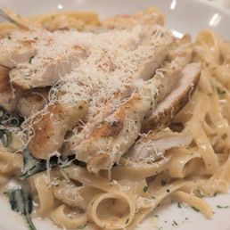 Creamy garlic fettuccine with chicken