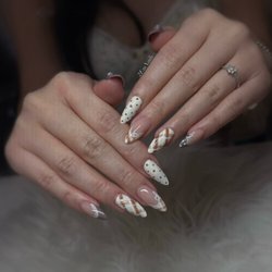 2EM Nail Place