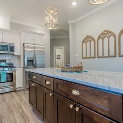 Quick Quick Cabinets - We have designers available for all of your custom questions