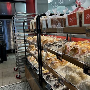 85°C Bakery Cafe-Cherry Hill - Well-stocked shelves - Bakeries Near Me - Cherry Hill, New Jersey