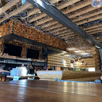 Homeslice - Inside bar area - Pizza Near Me - Chicago, Illinois