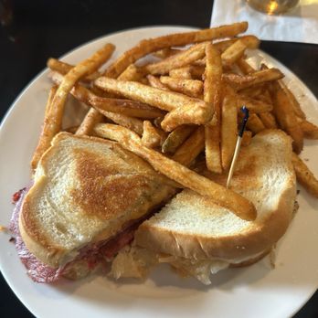 The Mulligan Room - American Near Me - Tehachapi, California