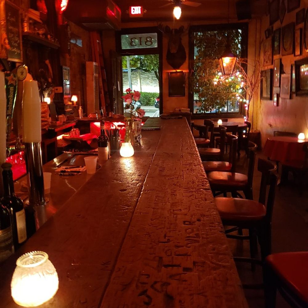 La Carafe - Wine Bars Near Me - Houston, Texas
