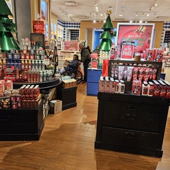Bath & Body Works - Inside the store - Cosmetics & Beauty Supply Near Me - Valencia, California
