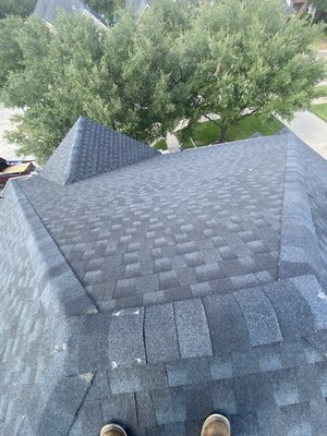 Pinedas Roofing Logo