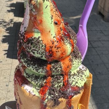 Joy Yee Plus - Soft serve swirl of strawberry and matcha with strawberry syrup and oreo crumbs - Japanese Near Me - Chicago, Illinois