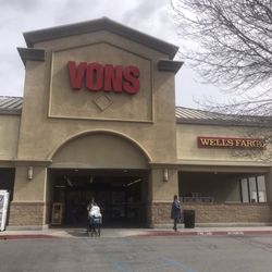 Vons - Vons on Isabella Blvd