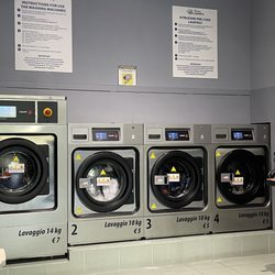 Rosy Laundry - Paying 42 euros for these loads, since the machine at my first 20...