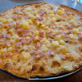 Columbia Inn - Personal size drunken Hawaiian pizza - Italian Near Me - Montville, New Jersey