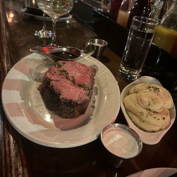 Skull's Rainbow Room - Prime Rib and mashed potatoes - Cocktail Bars Near Me - Nashville, Tennessee Skull's Rainbow Room - Prime Rib and mashed potatoes - Cocktail Bars Near Me - Nashville, Tennessee