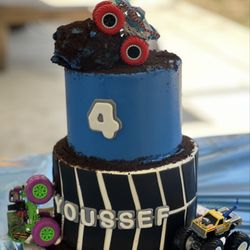 Delight Pastry - Custom cake