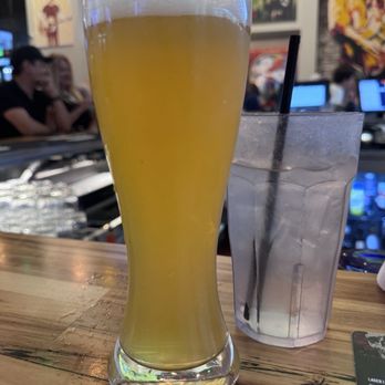 Rock & Brews - San Antonio - Hazy Beer Hug (Goose Island) - Beer Bar Near Me - San Antonio, Texas