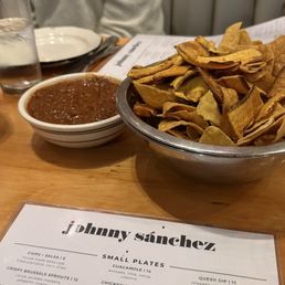 Plantain chips/corn chips and salsa