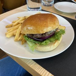 Fifth Frame Brewing - The classic cheeseburger with fries