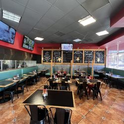 Hector's Mariscos - Inside