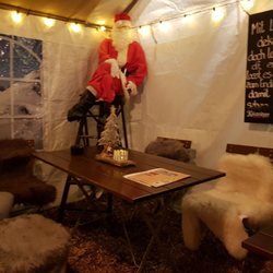 Weihnachtsmarkt im Innenhof - kuschelig
