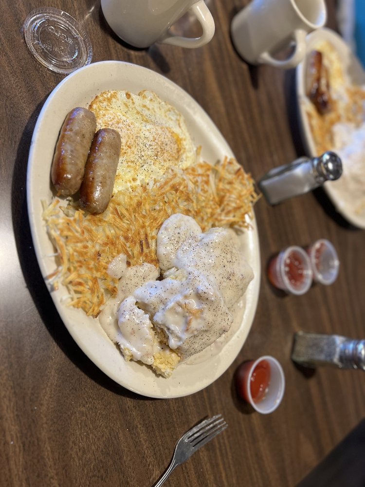 Cedar's Restaurant & Lounge