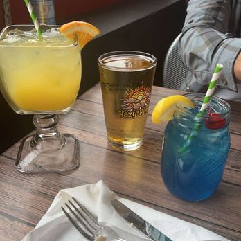 Mom's Kitchen & Bar - MOM-OSA, angry orchard, ELECTRIC LEMONADE - Bars Near Me - Astoria, New York