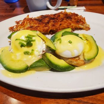 Hollywood Beach Cafe - Benedict Eggs (traditional) - Breakfast & Brunch Near Me - Oxnard, California