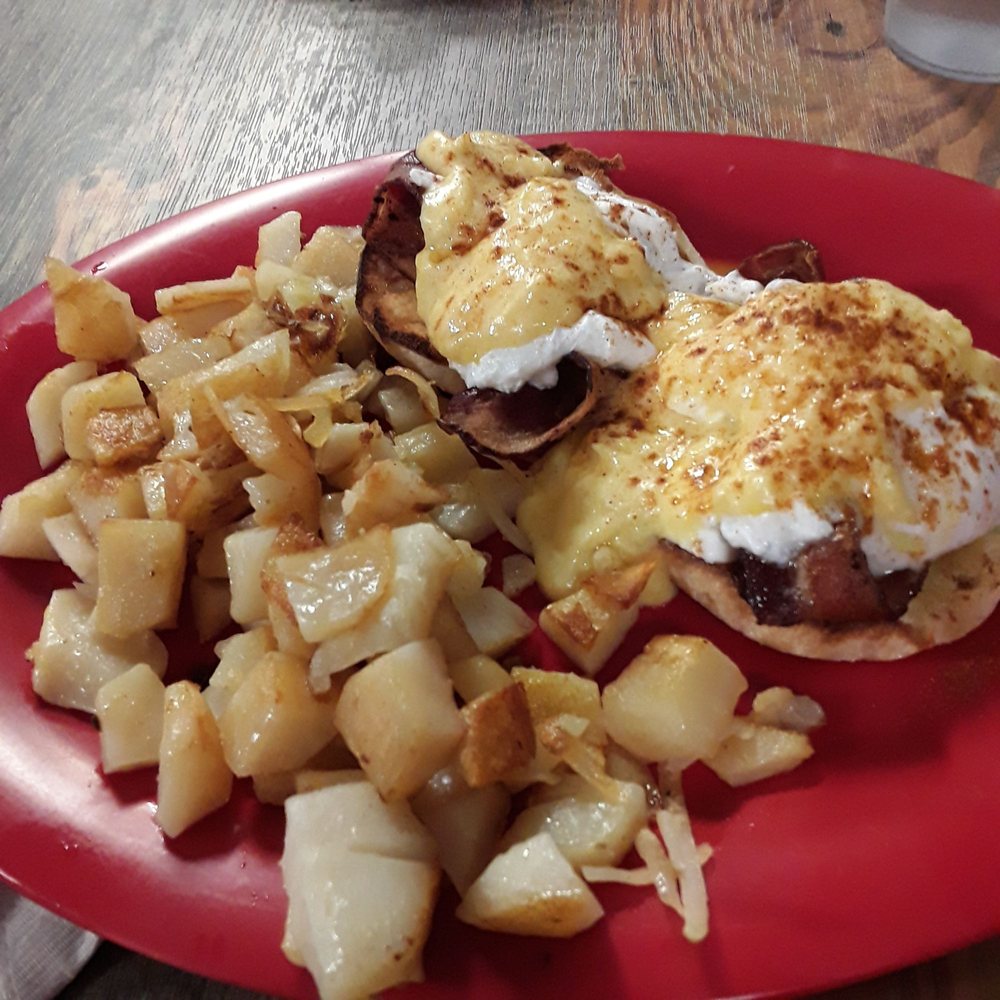 Bucks N Berries Cafe - Eggs Benedict with American Fries - American Near Me - Babcock, Wisconsin