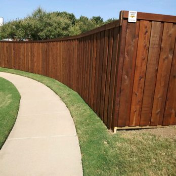 Esterday Fence - Board on Board with 1x4 side trim - Fences & Gates Near Me - Kennedale, Texas