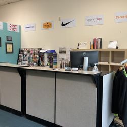 Novel Tees - Front desk