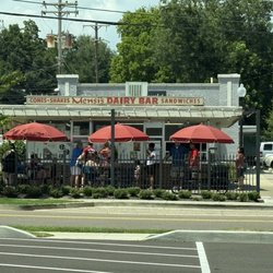 A long line to place an order.