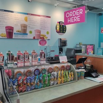 Planet Smoothie - a counter with a variety of drinks - Juice Bars & Smoothies Near Me - Orlando, Florida Planet Smoothie - a counter with a variety of drinks - Juice Bars & Smoothies Near Me - Orlando, Florida