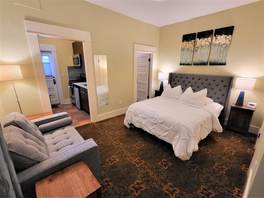 EVERMORE GUESTHOUSE 88 Photos & 36 Reviews 3860 SE Clinton St