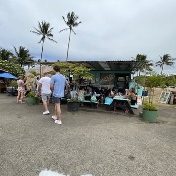 Da Bald Guy - Eating area - Food Trucks Near Me - Kahuku, Hawaii