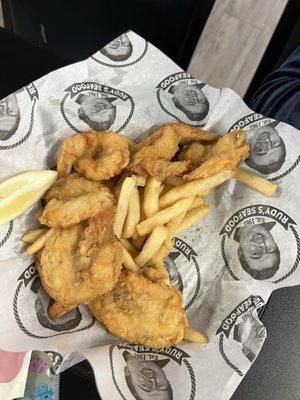 Rudy's Seafood by null