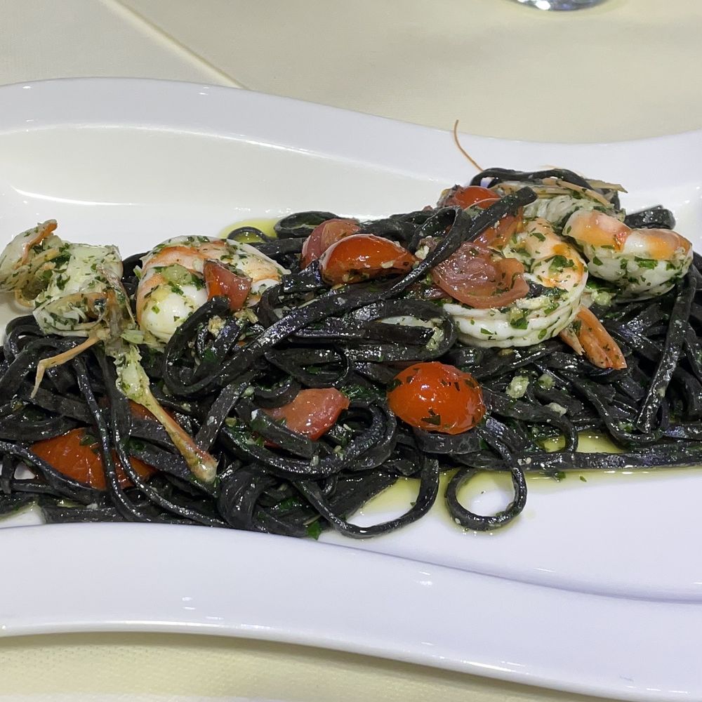 Noisette - Homemade squid ink pasta with shrimp - Italian Near Me - Cannes, 06 Noisette - Homemade squid ink pasta with shrimp - Italian Near Me - Cannes, 06