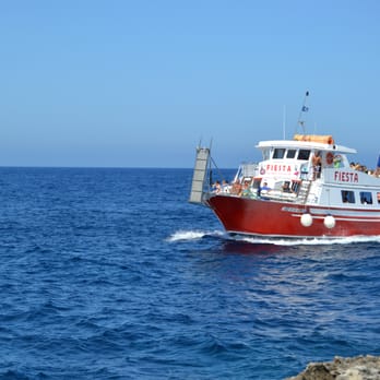 Fiesta el Barco Rojo - Nuestra embarcación navegando - Tours Near Me - Ciudadela de Menorca, PM Fiesta el Barco Rojo - Nuestra embarcación navegando - Tours Near Me - Ciudadela de Menorca, PM