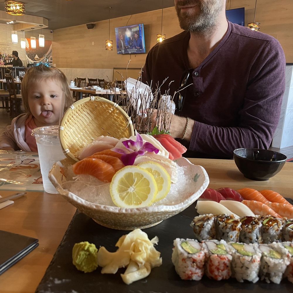 Sushi & Sashimi Platter for 2 Sushi & Sashimi Platter for 2