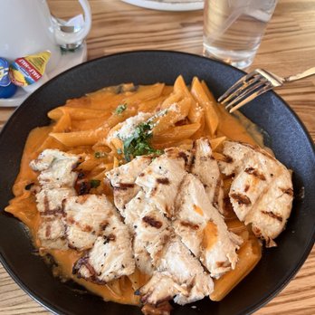 BB Cafe & Catering - Penne special with chicken - Cafes Near Me - Burbank, California